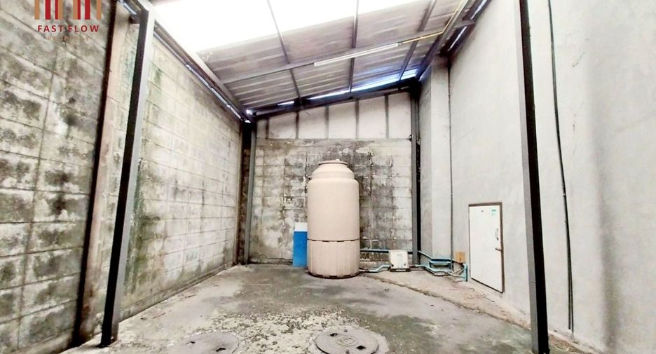 Gewerbefläche zur Miete und zum Kauf mit 4 Zimmer in Pak Kret, Nonthaburi