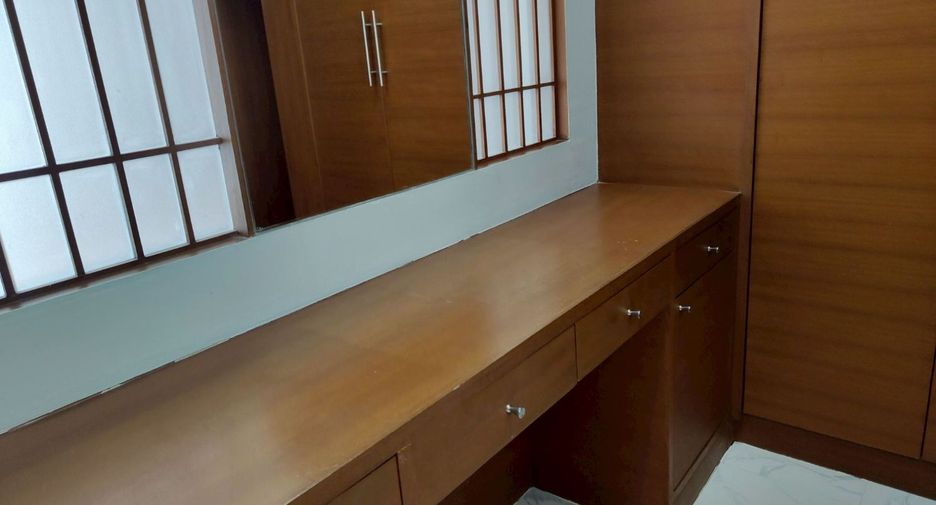 À louer 1 chambre condo à Phra Khanong, Bangkok