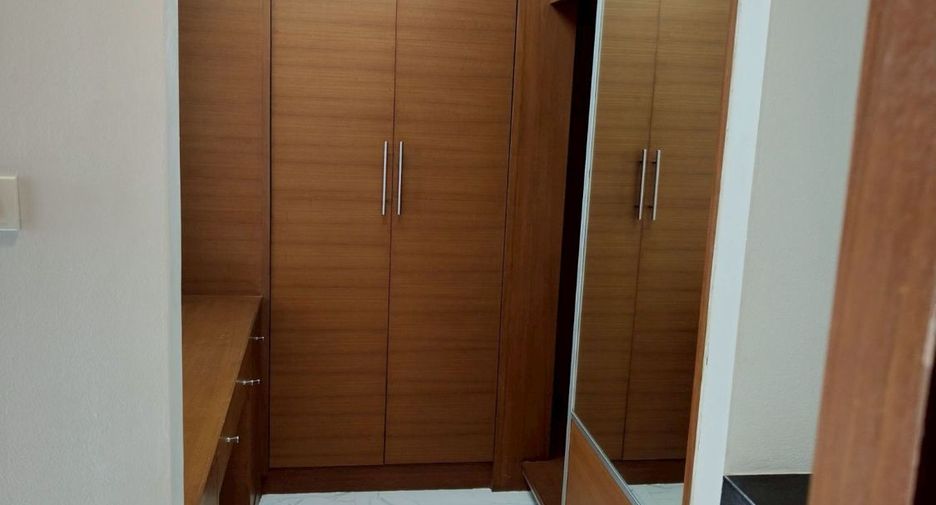 À louer 1 chambre condo à Phra Khanong, Bangkok