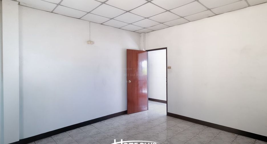 For sale 3 bedrooms house in Mueang Nakhon Ratchasima, Nakhon Ratchasima