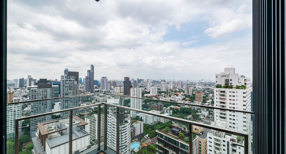 For rent 3 bedrooms condo in Khlong Toei, Bangkok