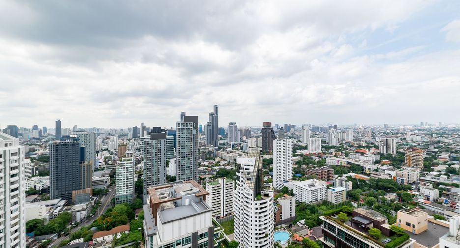 For rent 3 bedrooms condo in Khlong Toei, Bangkok