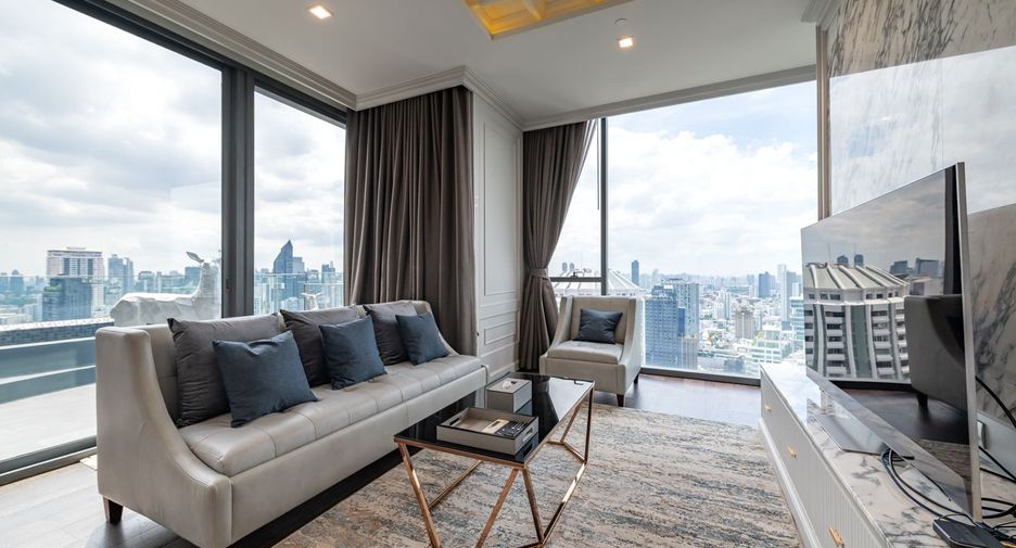 For rent 3 bedrooms condo in Khlong Toei, Bangkok