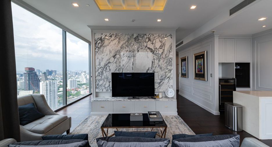 For rent 3 bedrooms condo in Khlong Toei, Bangkok