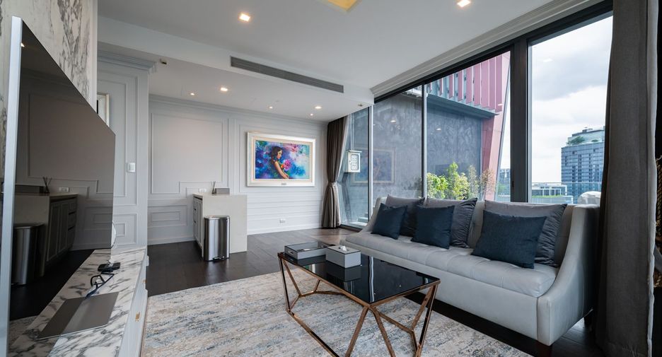 For rent 3 bedrooms condo in Khlong Toei, Bangkok