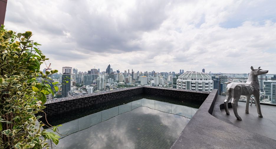 For rent 3 bedrooms condo in Khlong Toei, Bangkok