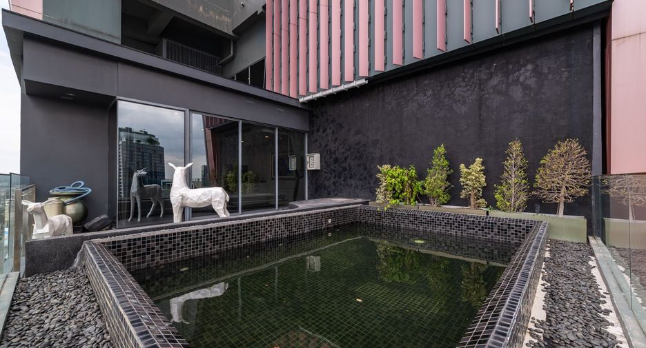 For rent 3 bedrooms condo in Khlong Toei, Bangkok