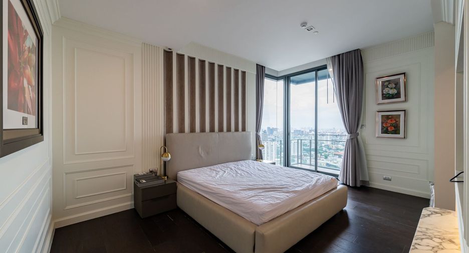 For rent 3 bedrooms condo in Khlong Toei, Bangkok