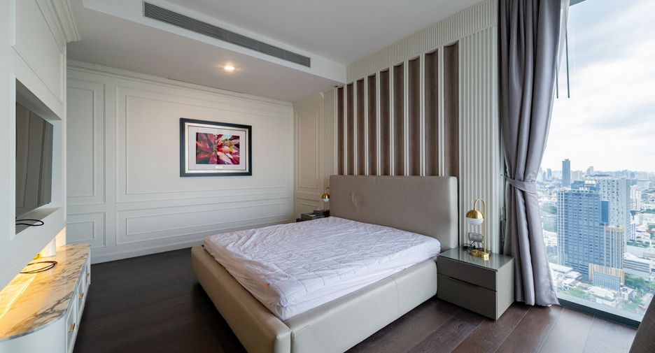 For rent 3 bedrooms condo in Khlong Toei, Bangkok