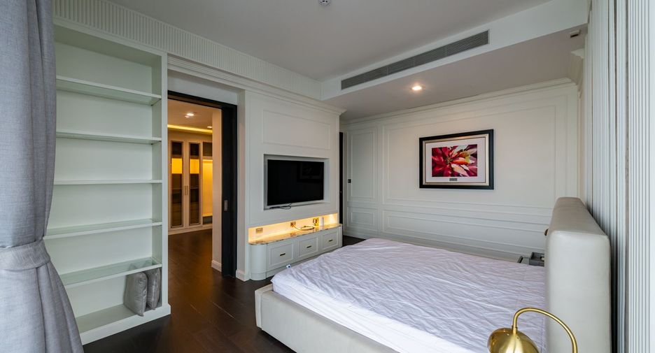 For rent 3 bedrooms condo in Khlong Toei, Bangkok
