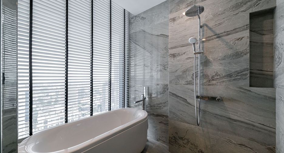 For rent 3 bedrooms condo in Khlong Toei, Bangkok