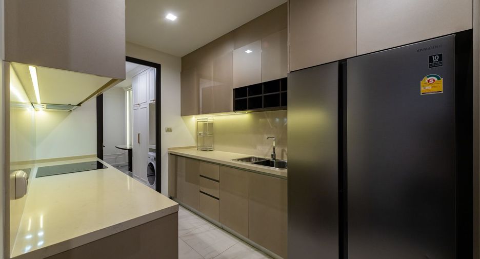 For rent 3 bedrooms condo in Khlong Toei, Bangkok