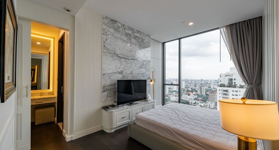 For rent 3 bedrooms condo in Khlong Toei, Bangkok