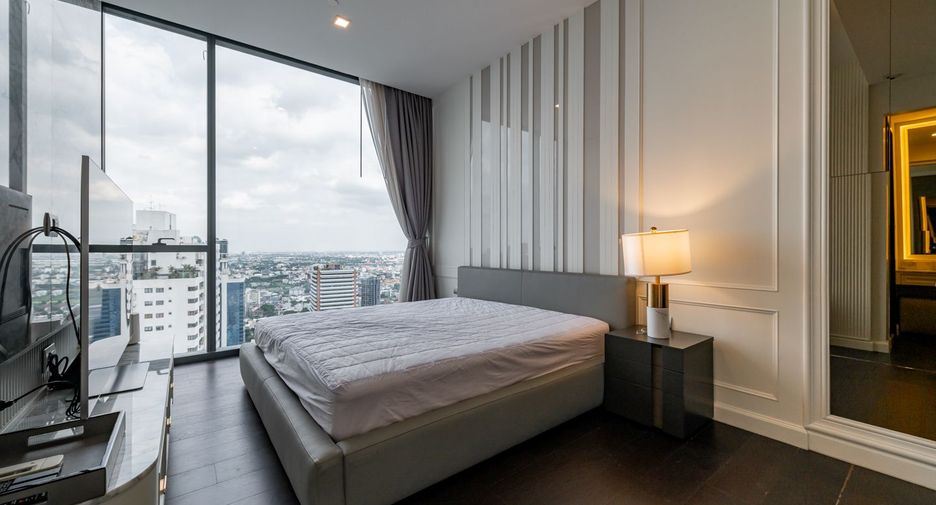 For rent 3 bedrooms condo in Khlong Toei, Bangkok