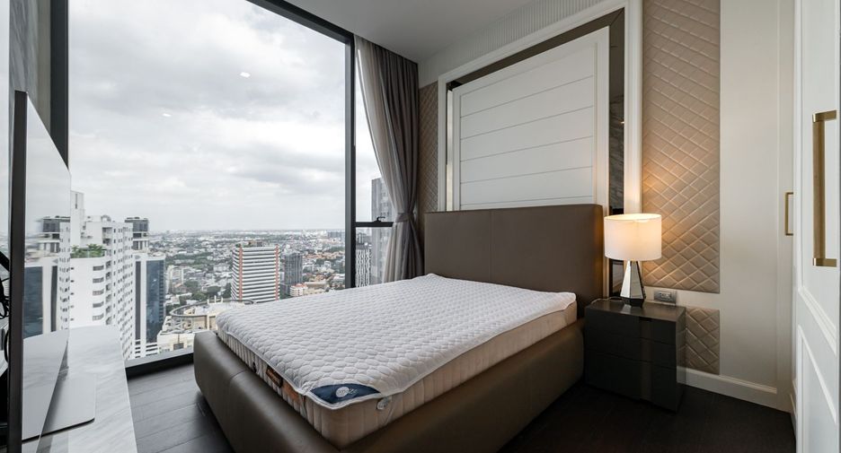 For rent 3 bedrooms condo in Khlong Toei, Bangkok