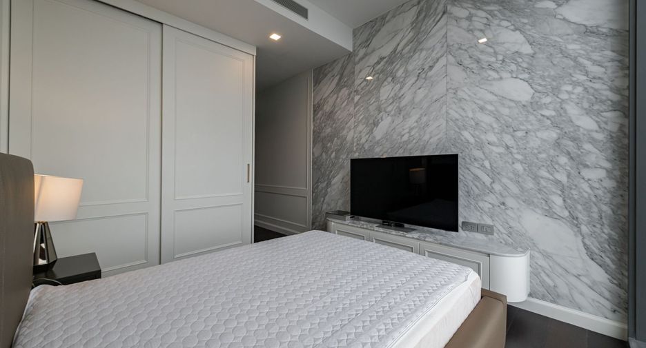 For rent 3 bedrooms condo in Khlong Toei, Bangkok