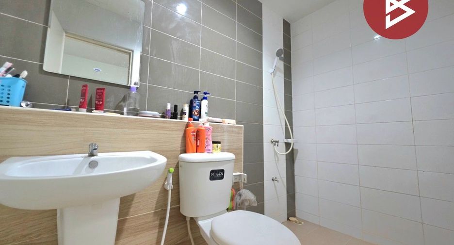 For sale 2 bedrooms townhouse in Si Racha, Chonburi