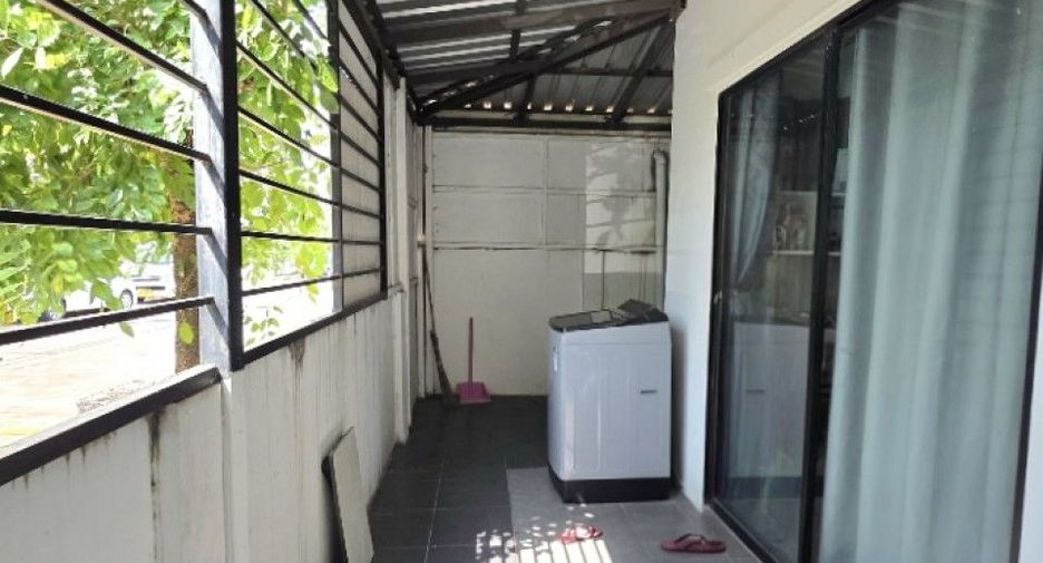 For sale 2 bedrooms townhouse in Si Racha, Chonburi