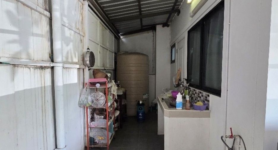 For sale 2 bedrooms townhouse in Si Racha, Chonburi
