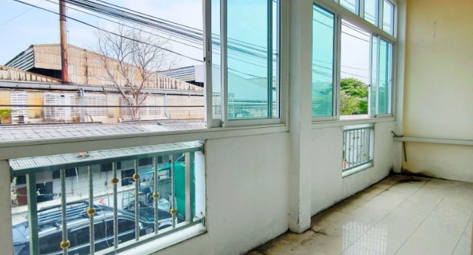 For sale 3 ベッドルーム townhouse in Krathum Baen, Samut Sakhon