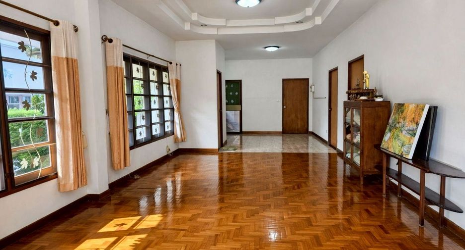 For sale 3 bedrooms house in Saraphi, Chiang Mai