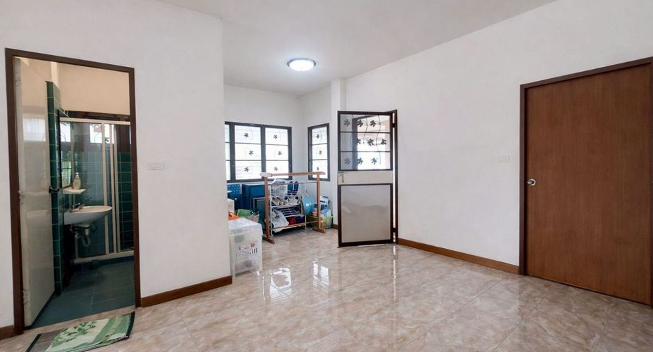 For sale 3 bedrooms house in Saraphi, Chiang Mai