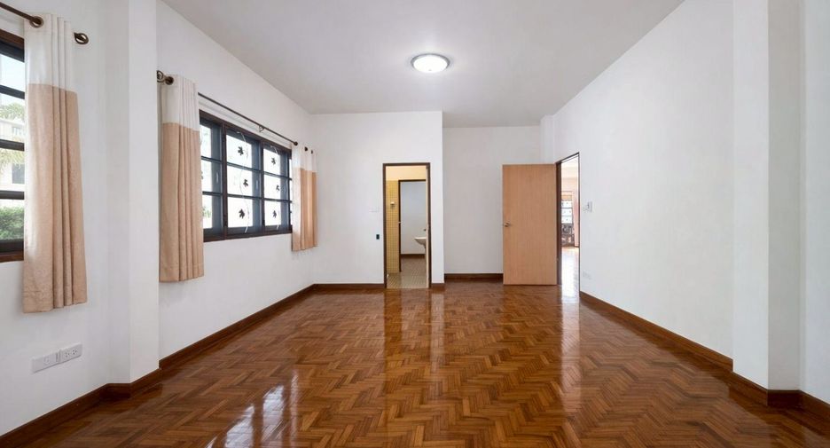 For sale 3 bedrooms house in Saraphi, Chiang Mai