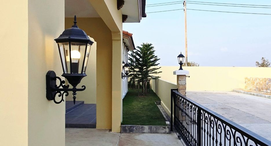 À louer 3 chambres maison à Sattahip, Chonburi