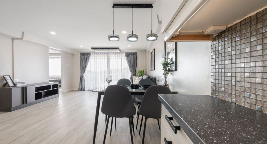 Condo en venta de 2 habitaciones en Bang Na, Bangkok