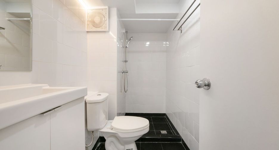 Condo en venta de 2 habitaciones en Bang Na, Bangkok