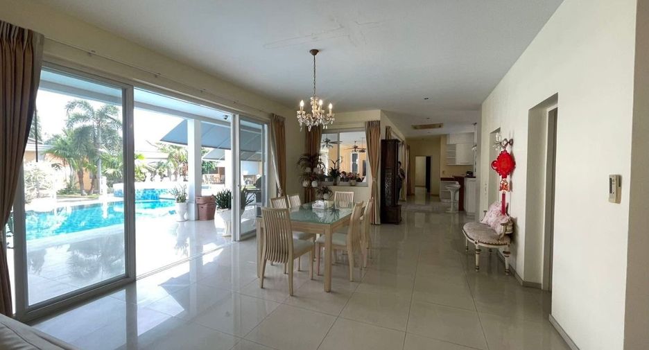 For rent 5 bedrooms villa in Bang Lamung, Chonburi
