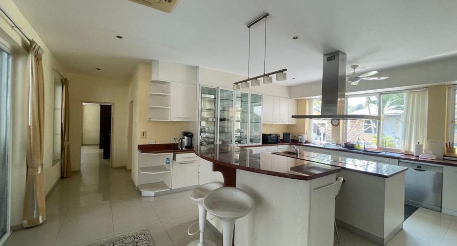For rent 5 bedrooms villa in Bang Lamung, Chonburi