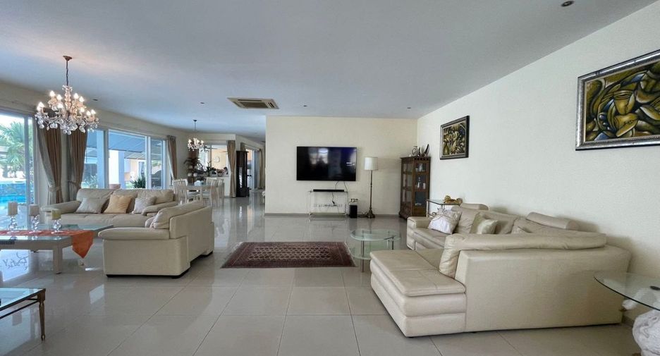 For rent 5 bedrooms villa in Bang Lamung, Chonburi