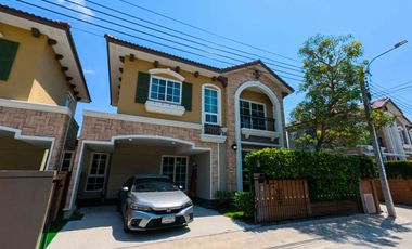 Casa en venta de 4 habitaciones en Bang Khae, Bangkok