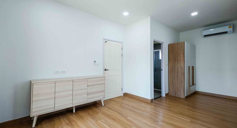 À vendre 4 chambres maison à Bang Khae, Bangkok
