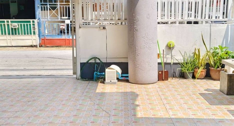 出租 和 出售 3 卧室 联排别墅 在 Khlong Luang, Pathum Thani