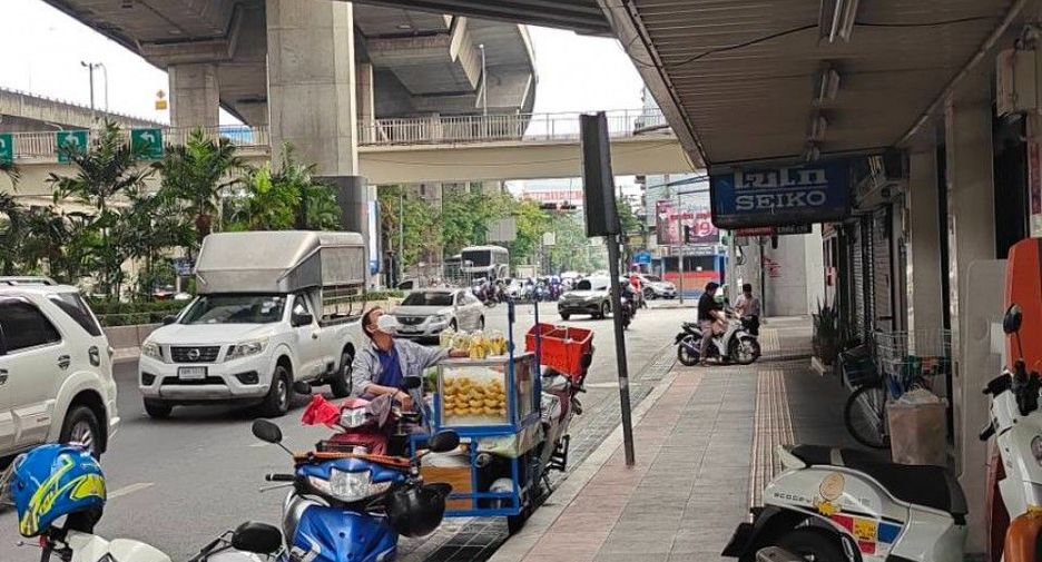 For sale 3 bedrooms retail Space in Ratchathewi, Bangkok