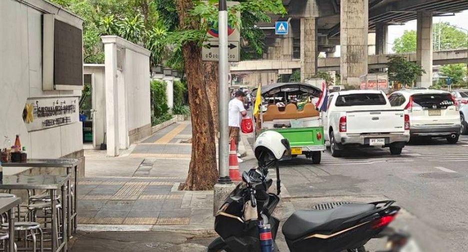 For sale 3 bedrooms retail Space in Ratchathewi, Bangkok