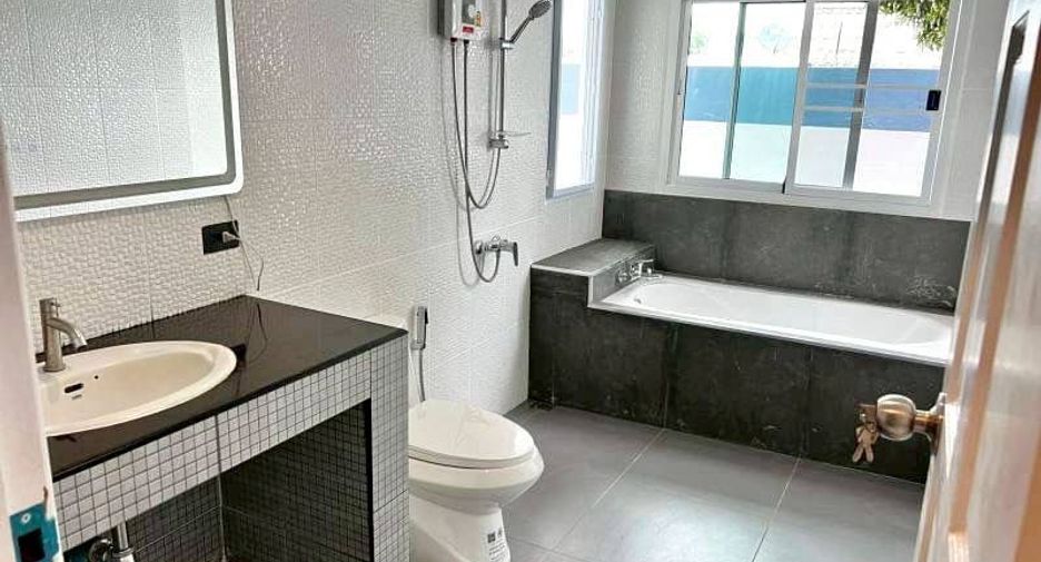 For rent 5 bedrooms villa in Bang Lamung, Chonburi