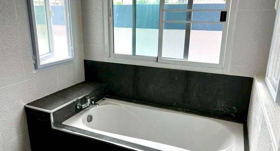 For rent 5 bedrooms villa in Bang Lamung, Chonburi