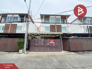 For sale 3 bedrooms townhouse in Huai Khwang, Bangkok