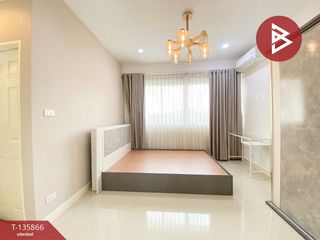 For sale 3 bedrooms townhouse in Huai Khwang, Bangkok