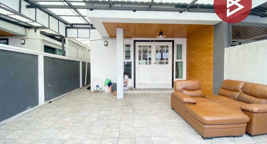 For sale 3 bedrooms townhouse in Huai Khwang, Bangkok