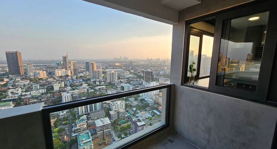 For rent そして for sale 3 ベッドルーム condo in Khlong Toei, Bangkok