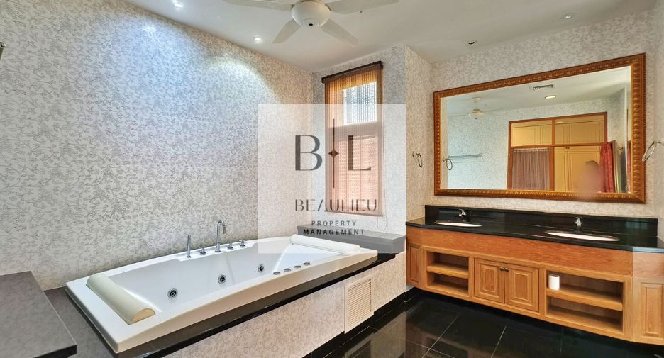 Casa en venta de 4 habitaciones en Sattahip, Chonburi
