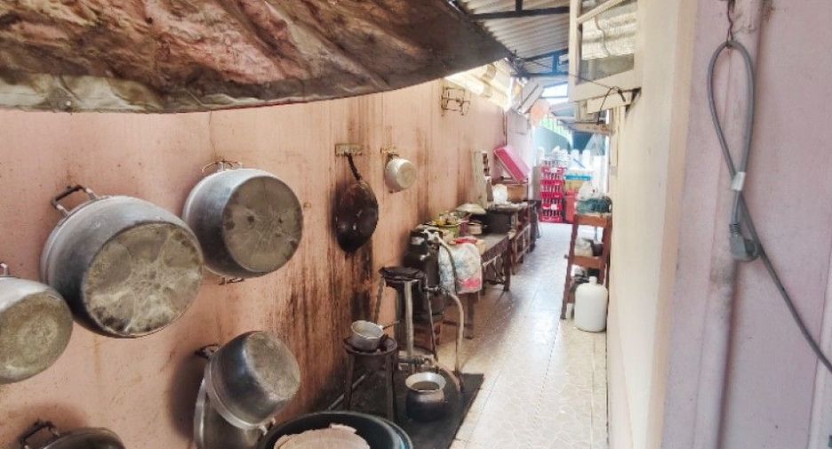 出售 4 卧室 联排别墅 在 Krathum Baen, Samut Sakhon