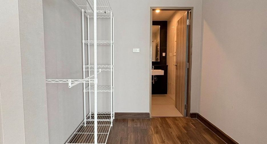 Аренда 3 спальни таунхаус в Пхра Кханонг, Бангкок