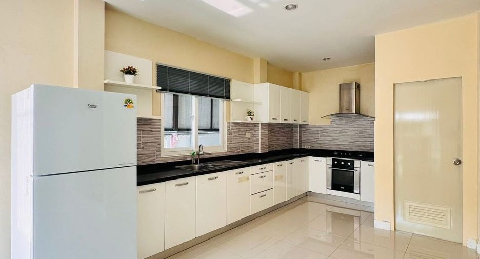 For rent 3 bedrooms house in Bang Lamung, Chonburi