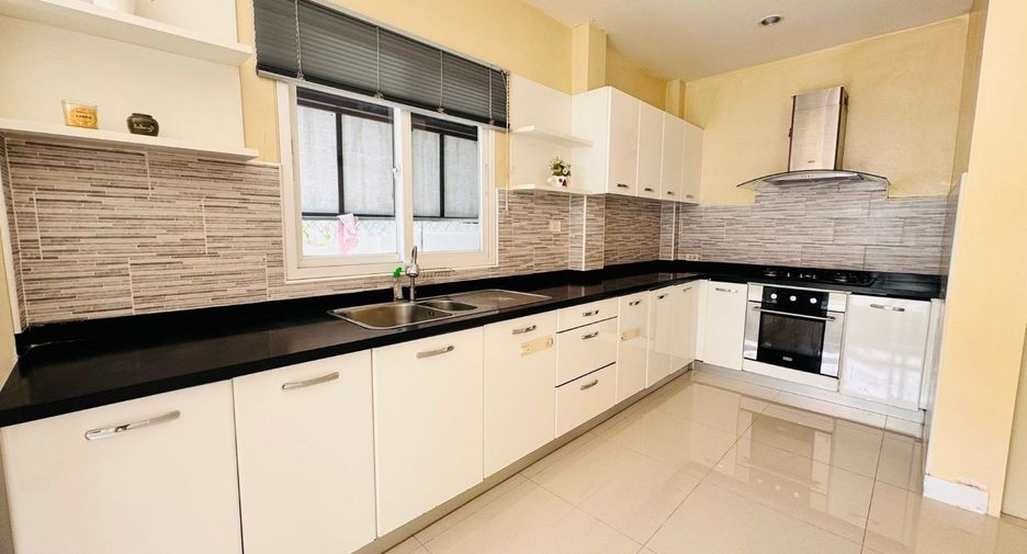 For rent 3 bedrooms house in Bang Lamung, Chonburi