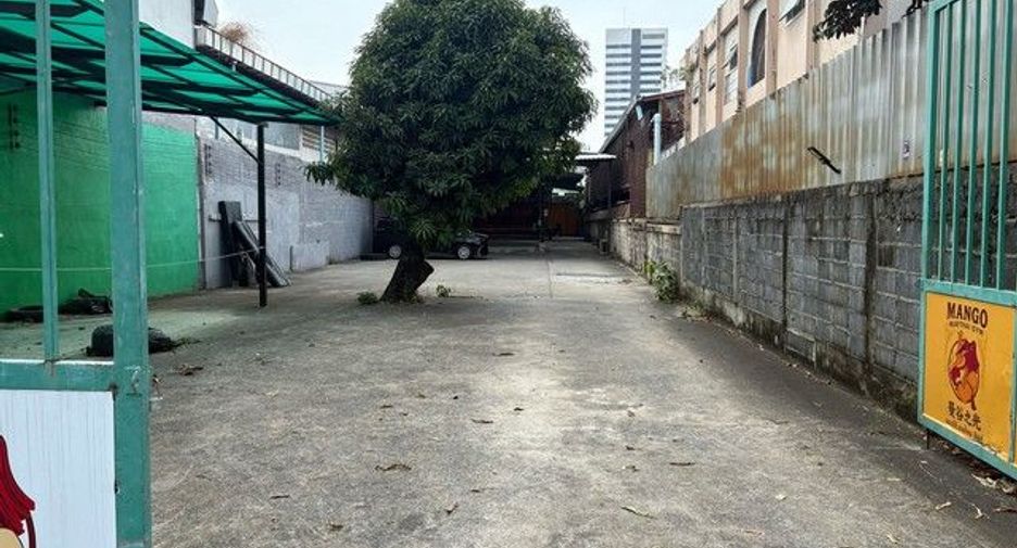 For rent 1 bed warehouse in Chom Thong, Bangkok